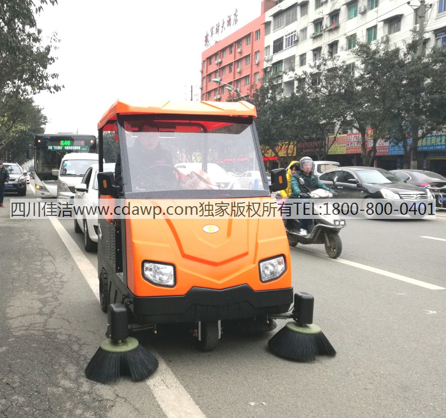 宜賓市筠連縣城市環(huán)衛采購V6電動(dòng)掃地車(chē)