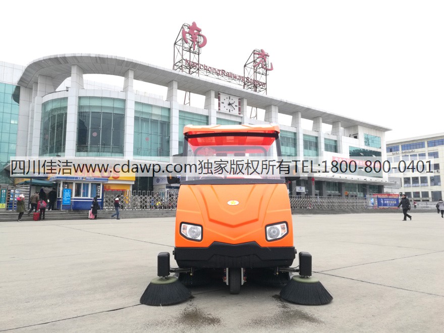 南充市火車(chē)站廣場(chǎng)采購V6電動(dòng)掃地車(chē)