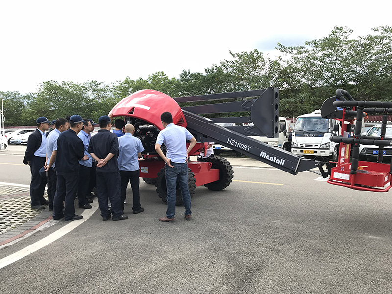 成都升降平臺入駐成都火車(chē)機務(wù)段