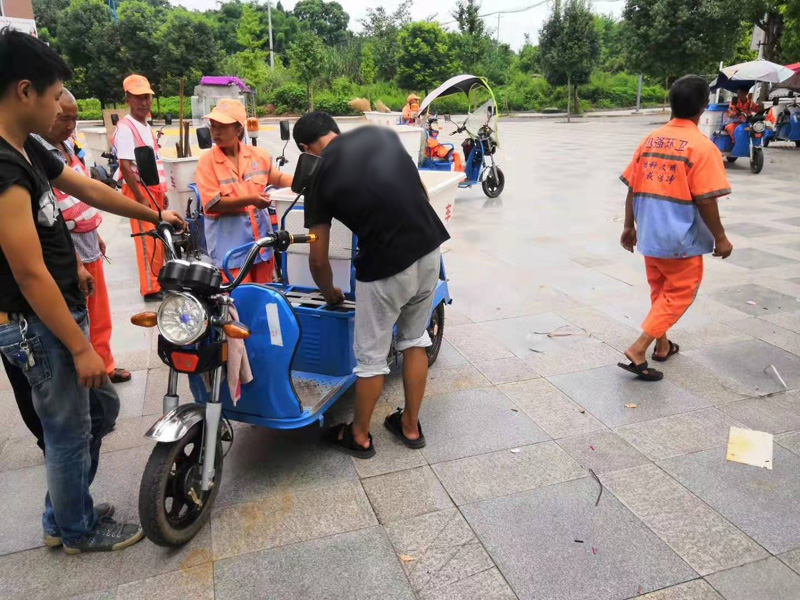 當電動(dòng)環(huán)衛車(chē)遇見(jiàn)磷酸鐵鋰電池居然沒(méi)有火花？